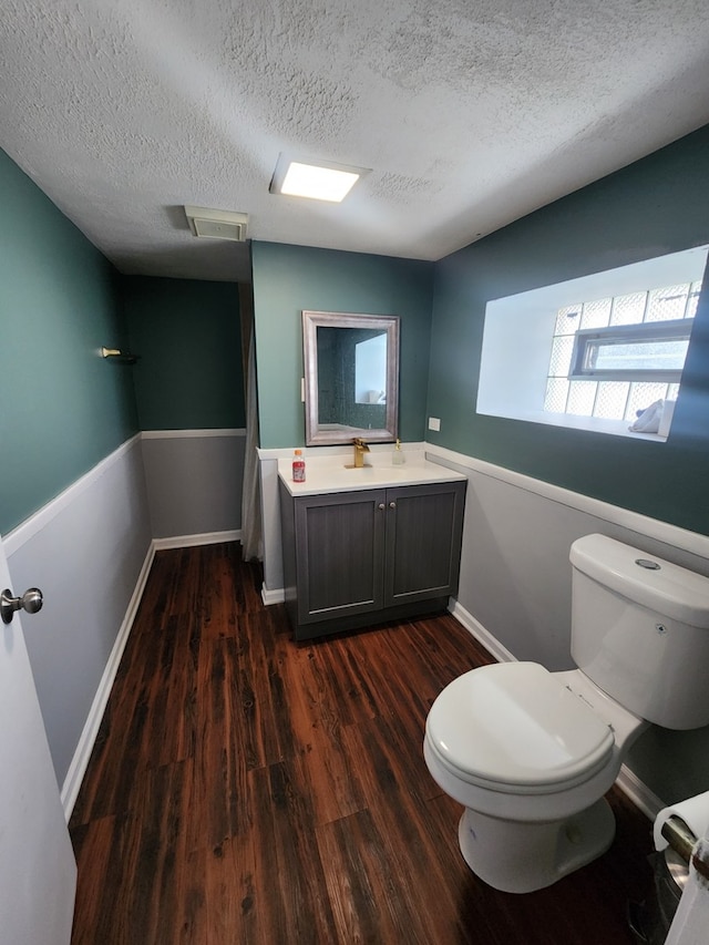 661 S Swain Ave, Elmhurst, IL 60126 - bathroom featuring vanity, wood finished floors, and a textured ceiling