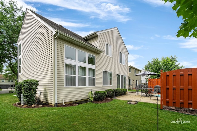 25 Cedar Ct, South Elgin, IL 60177 - rear view of property with a patio area