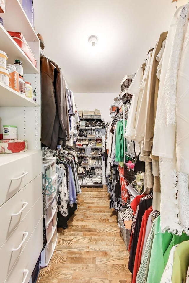 346 Colonial Cir, Geneva, IL 60134 - spacious closet with wood finished floors