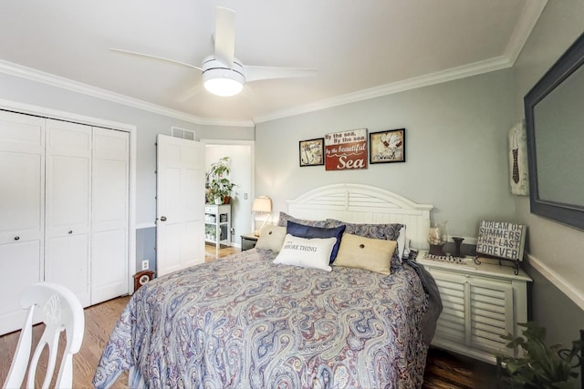 346 Colonial Cir, Geneva, IL 60134 - bedroom with ornamental molding, wood finished floors, a closet, and ceiling fan