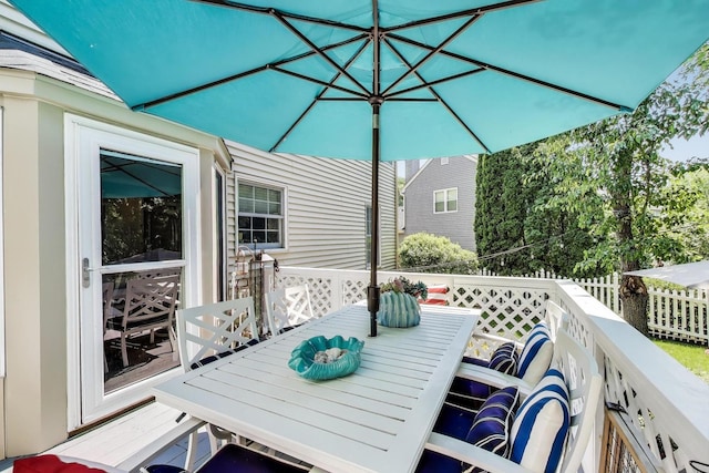 346 Colonial Cir, Geneva, IL 60134 - deck with outdoor dining area