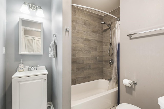 2630 S Spaulding Ave, Chicago, IL 60623 - full bath with shower / tub combo with curtain and vanity