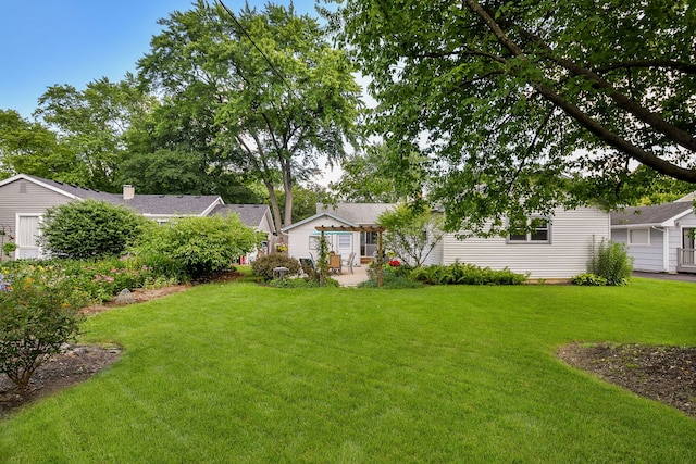 114 Kansas St, Geneva, IL 60134 - view of green lawn