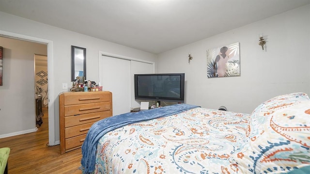 1524 Greenwood Ave, Rockford, IL 61107 - bedroom featuring wood finished floors and a closet