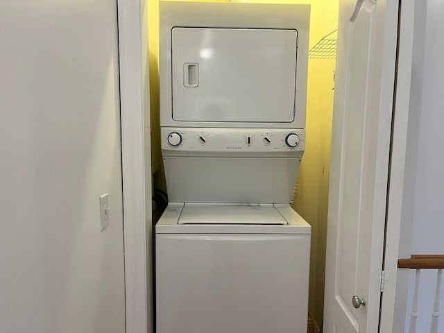 3056 N Paulina St, Chicago, IL 60657 - laundry room with stacked washing machine and dryer