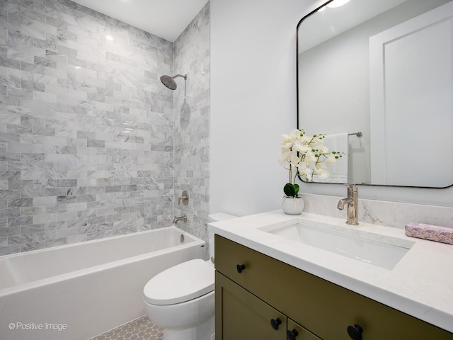 2841 N Southport Ave Unit 2, Chicago, IL 60657 - full bath with vanity and tub / shower combination