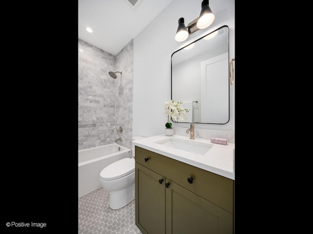 2841 N Southport Ave Unit 2, Chicago, IL 60657 - full bath with vanity and shower / tub combination
