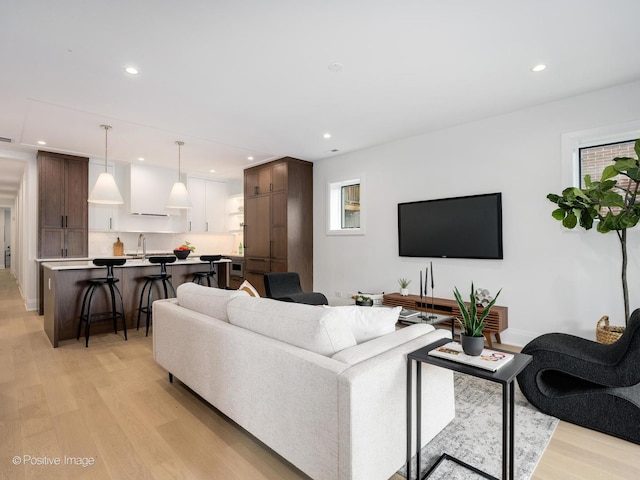 2841 N Southport Ave Unit 2, Chicago, IL 60657 - living area featuring light wood-type flooring and recessed lighting