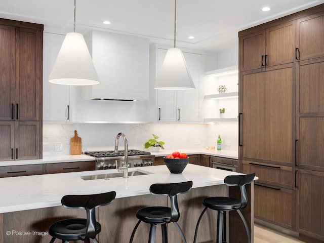 2841 N Southport Ave Unit 2, Chicago, IL 60657 - kitchen with open shelves, a breakfast bar, backsplash, recessed lighting, and decorative light fixtures