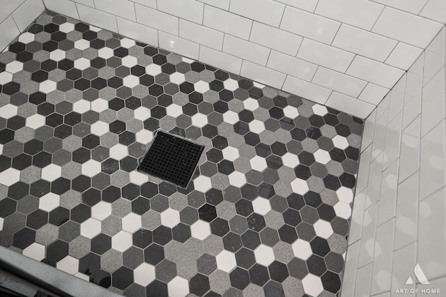 8226 Bob O Link Rd, Orland Park, IL 60462 - bathroom view of a tile shower