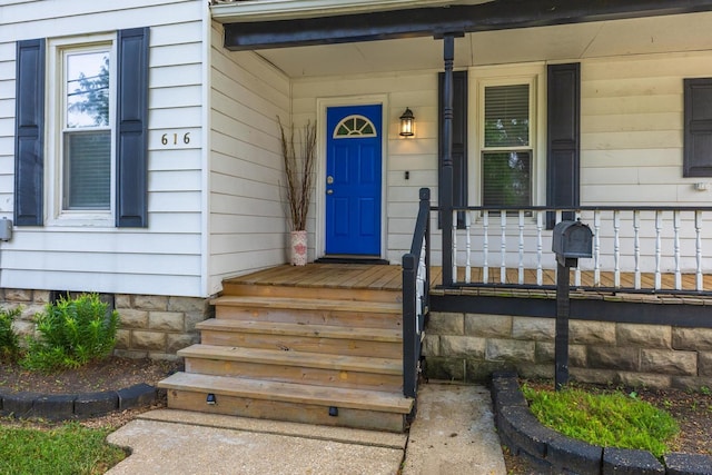 616 N Main St, Pontiac, IL 61764 - entrance to property with a porch
