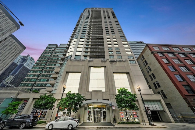 125 S Jefferson St Unit 1702, Chicago, IL 60661 - view of property at dusk