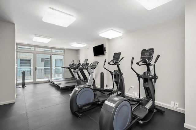 125 S Jefferson St Unit 1702, Chicago, IL 60661 - gym with baseboards