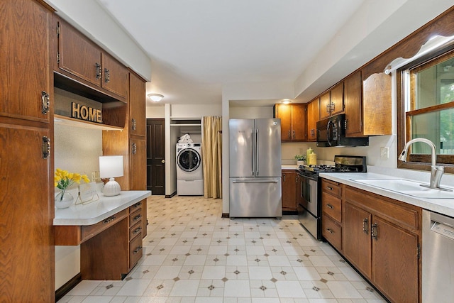 1622 Pickwick Ln, Dekalb, IL 60115 - kitchen featuring stainless steel appliances, washer / dryer, light countertops, and light flooring