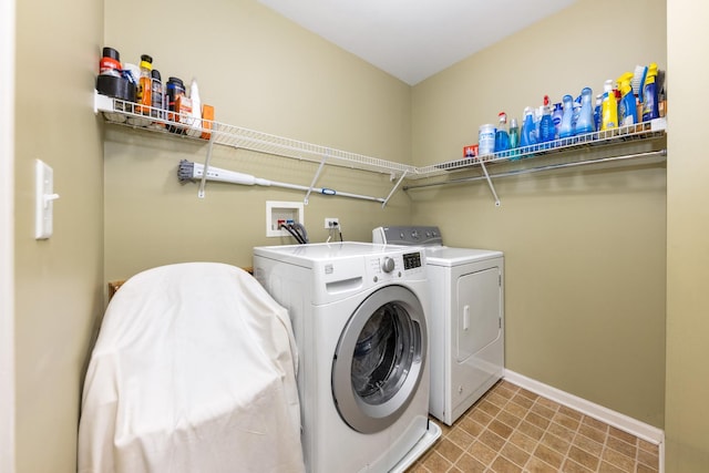 1905 Oxley Cir, Naperville, IL 60563 - laundry area featuring independent washer and dryer and baseboards