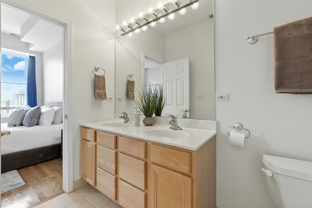 1708 W Chicago Ave Unit 3, Chicago, IL 60622 - bathroom with double vanity and ensuite bath