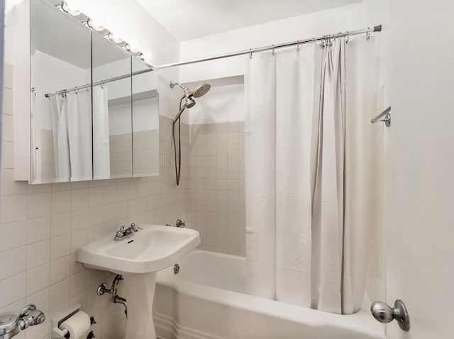 4960 N Marine Dr Unit 616, Chicago, IL 60640 - full bath with shower / bath combo, tile walls, and tasteful backsplash