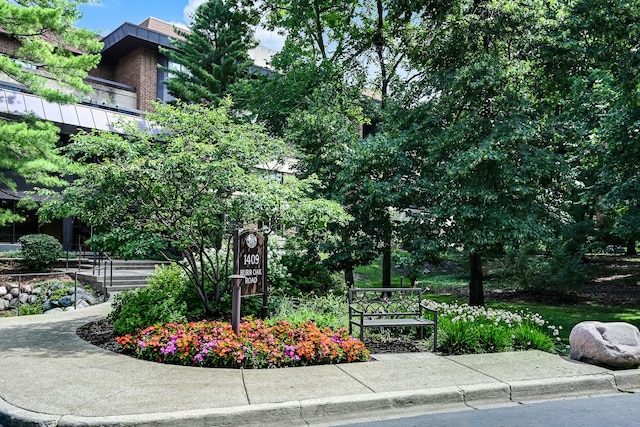 1409 Burr Oak Rd Unit 414A, Hinsdale, IL 60521 - photo 1