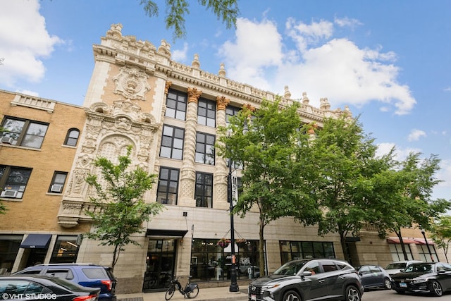 1635 W Belmont Ave Unit 422, Chicago, IL 60657 - photo 1