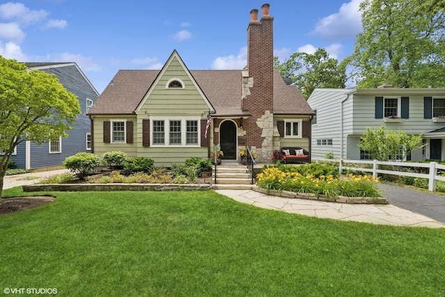 641 Highview Ter, Lake Forest, IL 60045 - view of front facade with a shingled roof and a chimney