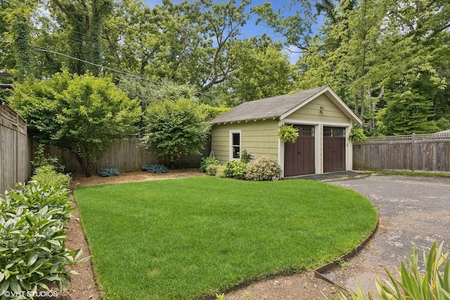 641 Highview Ter, Lake Forest, IL 60045 - fenced backyard featuring a garage and a storage unit