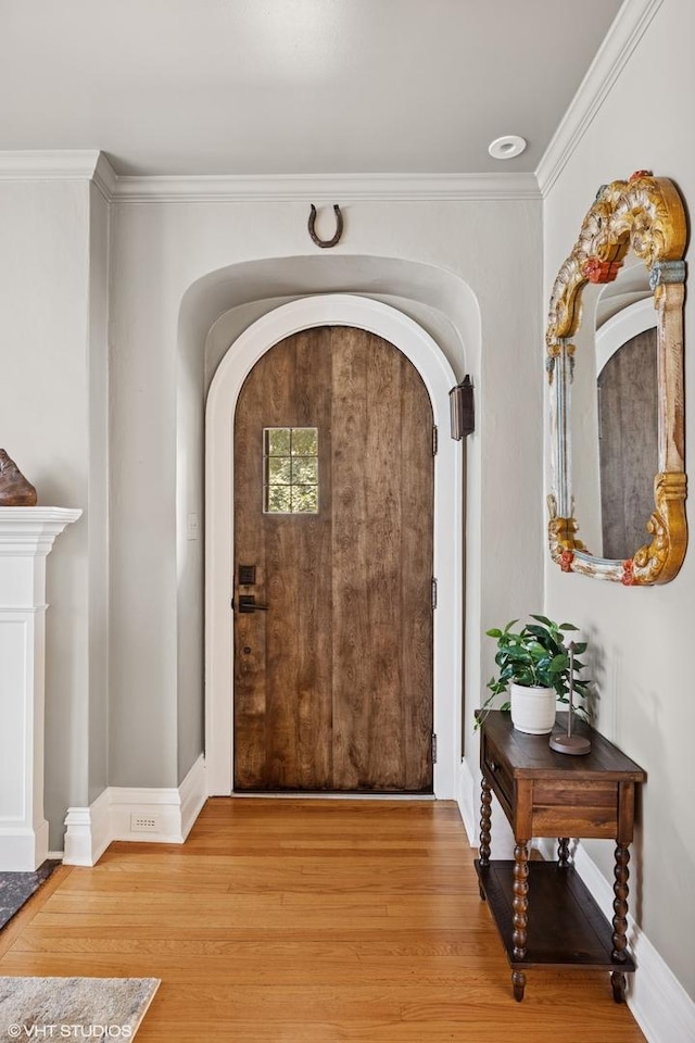 641 Highview Ter, Lake Forest, IL 60045 - foyer entrance with light wood-style flooring, ornamental molding, and arched walkways