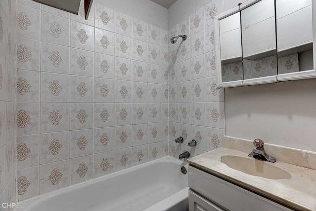 2832 N Mozart St, Chicago, IL 60618 - bathroom with vanity and shower / bath combination