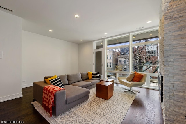 1522 W Huron St Unit 2W, Chicago, IL 60642 - living room featuring wood finished floors and recessed lighting
