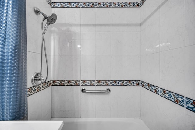 15301 Cherry Ln, Oak Forest, IL 60452 - full bath with a shower with shower curtain and a bathtub