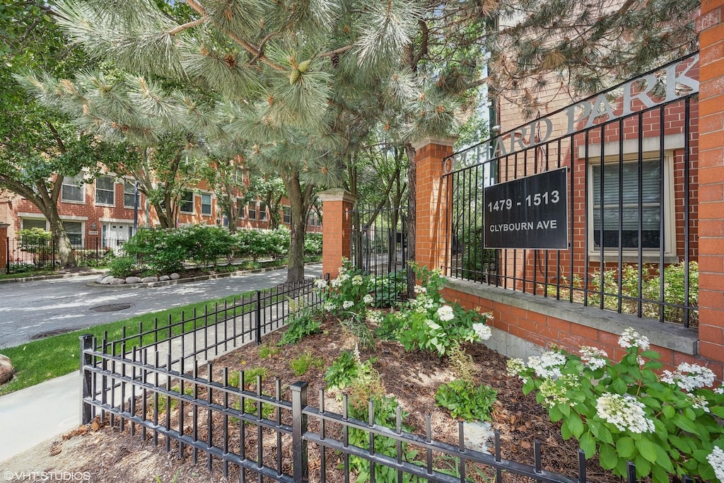 1487 N Clybourn Ave Unit A, Chicago, IL 60610 - view of community / neighborhood sign