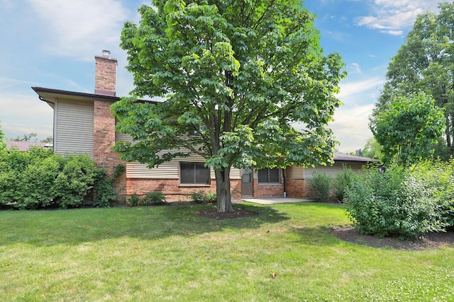 740 Ruskin Dr, Elk Grove Village, IL 60007 - view of green lawn