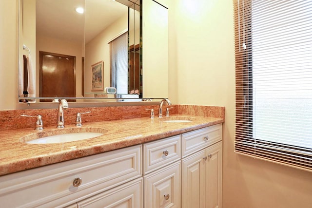 740 Ruskin Dr, Elk Grove Village, IL 60007 - full bath with double vanity