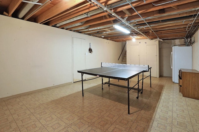 740 Ruskin Dr, Elk Grove Village, IL 60007 - rec room featuring light floors
