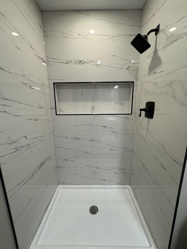 626 E 194th St, Glenwood, IL 60425 - bathroom featuring a marble finish shower