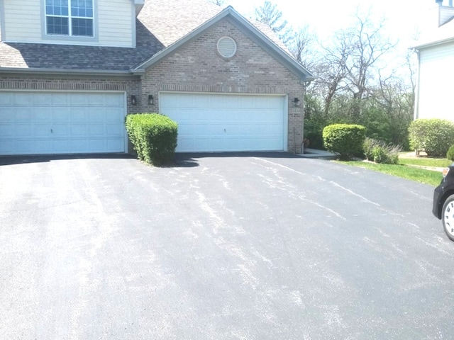 5434 Ashbrook Place -, Downers Grove, IL 60515 - garage with driveway