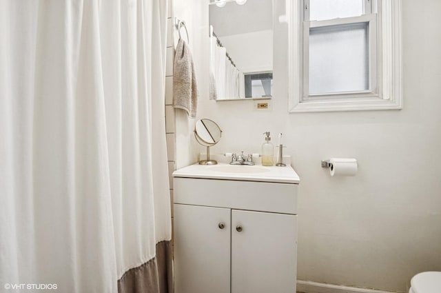 1510 W Cullerton St, Chicago, IL 60608 - full bath featuring toilet and vanity