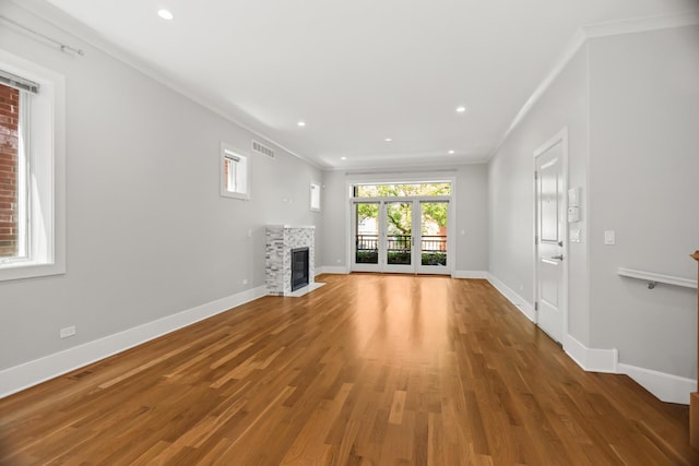 4133 N Kenmore Ave Unit 1N, Chicago, IL 60613 - unfurnished living room featuring wood finished floors, a fireplace with flush hearth, crown molding, and recessed lighting
