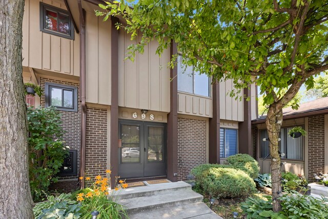 698 Circle Dr, Roselle, IL 60172 - photo 1