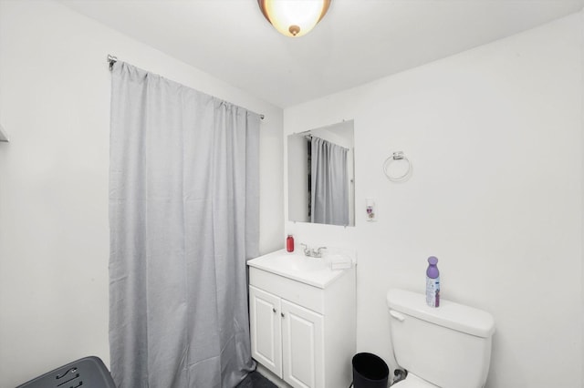 7144 S Champlain Ave, Chicago, IL 60619 - full bathroom featuring vanity and curtained shower