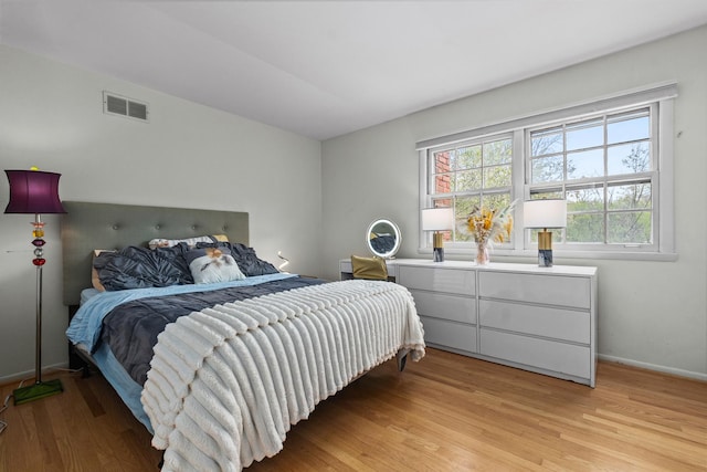 49 Red Oak Ln, Highland Park, IL 60035 - bedroom with light wood-style flooring and baseboards