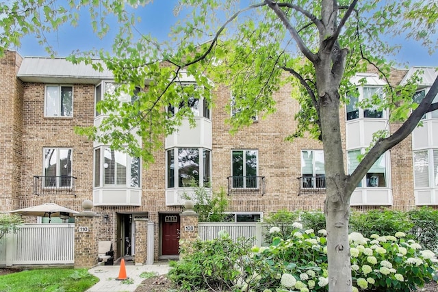 108 Bishop Quarter Ln, Oak Park, IL 60302 - view of building exterior