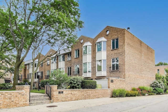 108 Bishop Quarter Ln, Oak Park, IL 60302 - view of front of home featuring brick siding and a residential view