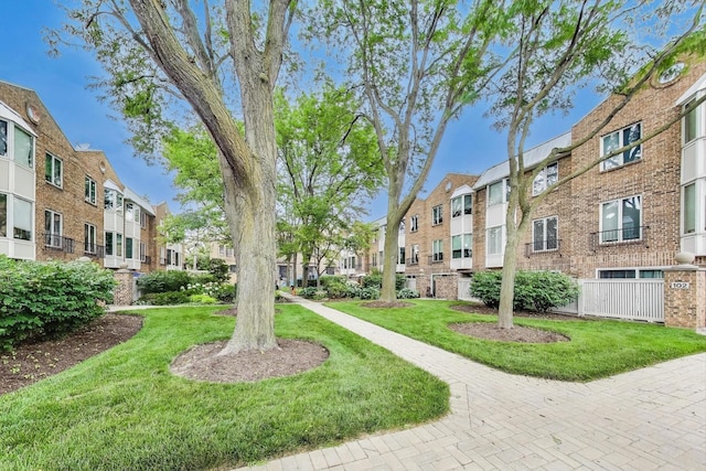 108 Bishop Quarter Ln, Oak Park, IL 60302 - view of property's community with a residential view and a lawn