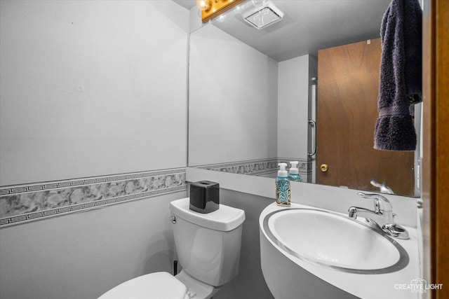 872 Shady Ln, Aurora, IL 60506 - half bath featuring toilet and vanity