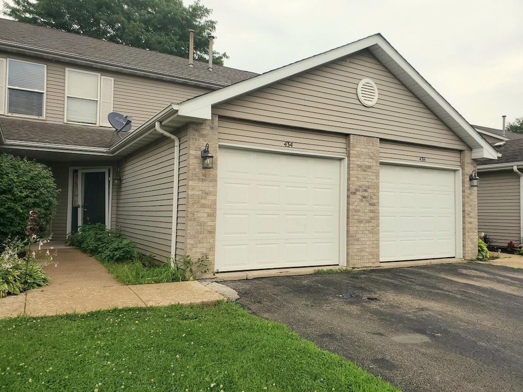 434 Amphitheater Dr, Rockford, IL 61107 - photo 1