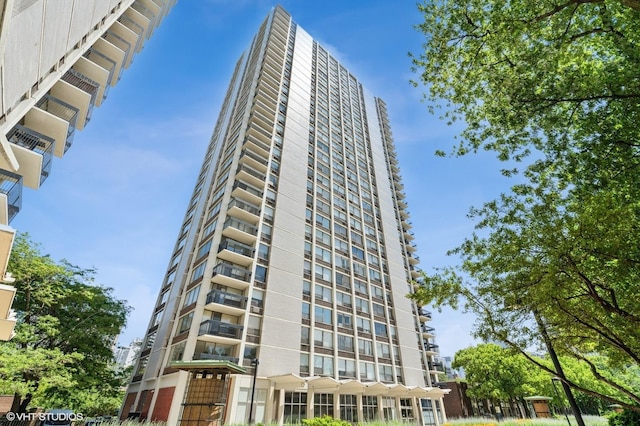 1455 N Sandburg Ter Unit 204, Chicago, IL 60610 - photo 19
