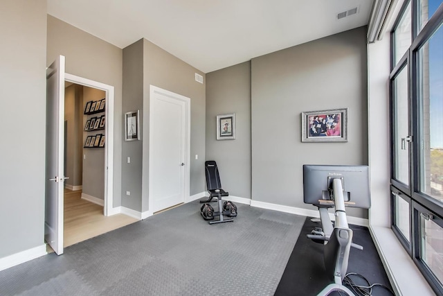 2405 W Iowa St Unit 405, Chicago, IL 60622 - workout area with baseboards