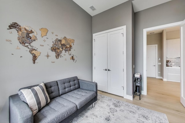 2405 W Iowa St Unit 405, Chicago, IL 60622 - living room with light wood-style flooring and baseboards