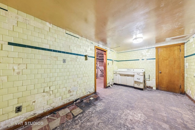 925 W 31st St, Chicago, IL 60608 - unfurnished bedroom with tile walls