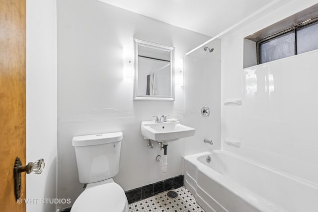 925 W 31st St, Chicago, IL 60608 - full bath featuring toilet and shower / tub combination